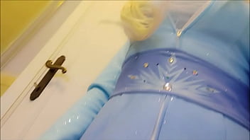 Elsa from arendelle without panty