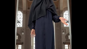 Abaya & hijab try on