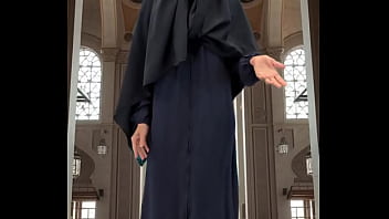 Abaya & hijab try on