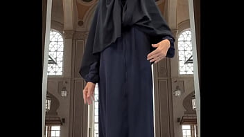 Abaya & hijab try on