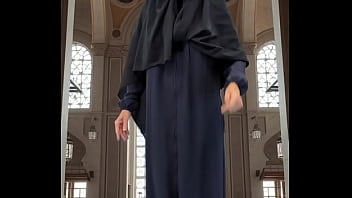 Abaya & hijab try on