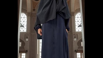 Abaya & hijab try on