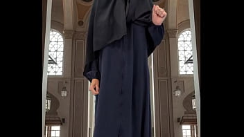 Abaya & hijab try on