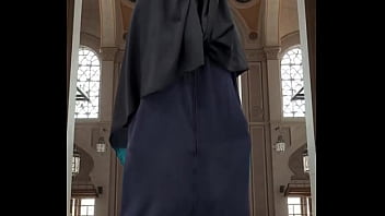 Abaya & hijab try on