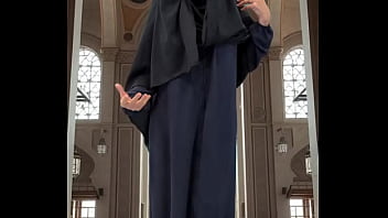 Abaya & hijab try on