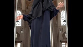 Abaya & hijab try on