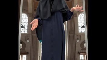 Abaya & hijab try on