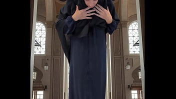 Abaya & hijab try on