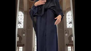 Abaya & hijab try on