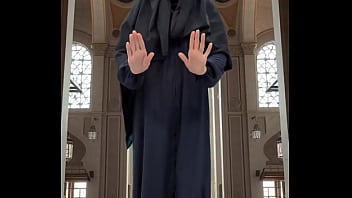 Abaya & hijab try on