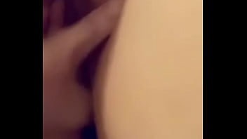 Getting fingered hard til i squirt