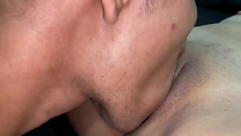 Llego a casa y mi hijastro me folla mi coño