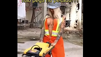 Alguém sabe o nome dessa loira perfeita