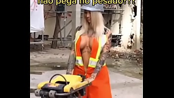 Alguém sabe o nome dessa loira perfeita