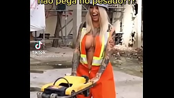 Alguém sabe o nome dessa loira perfeita