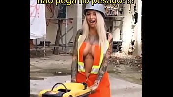 Alguém sabe o nome dessa loira perfeita