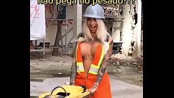 Alguém sabe o nome dessa loira perfeita