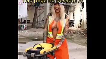 Alguém sabe o nome dessa loira perfeita