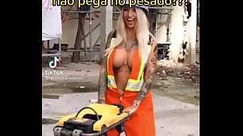 Alguém sabe o nome dessa loira perfeita