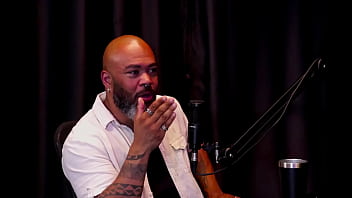 Leva o squirting muito a sério a mulher espera uma sensação nova e o ponto principal para ele foi cadu sem fôlego watch sheer red