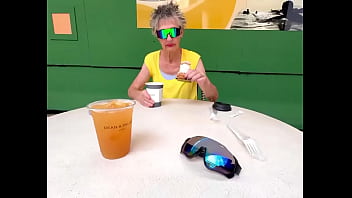 Walking Around The New Victoria Ward Park And Having Coffee And A Pastry At Dean & Deluca thumbnail