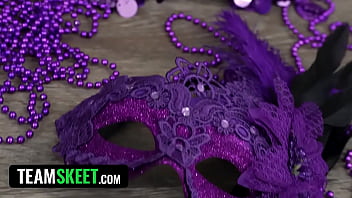 Make mardi gras kinky again