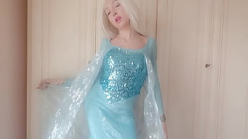 Come to undress the beautiful elsa from frozen