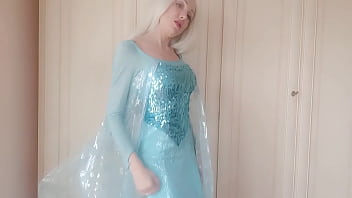 Come to undress the beautiful elsa from frozen