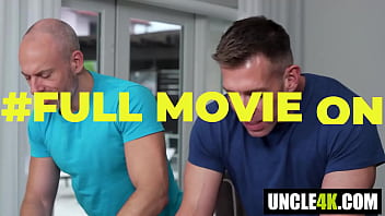 A hole stretching competition