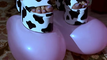 My feet or balloons which would you play with first