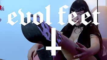 My feet or balloons which would you play with first