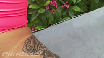 Corno trouxe a esposa para comedor negão ela quis libera o cuzinho antes da cozada