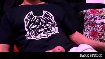 Morena linda gostosa sentando e cavalgando gostoso