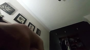 Mi hermanastra estaba aburrida y terminamos cogiendo