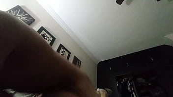 Mi hermanastra estaba aburrida y terminamos cogiendo