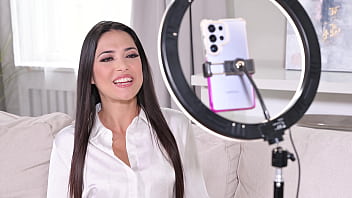 Insatiable influencer nuria millan takes rough dp slamming during frantic foursome gp3269 dry version