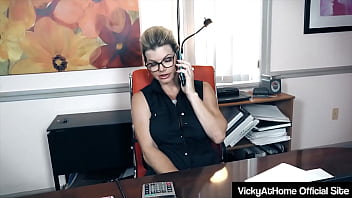 Sexy cougar vicky vette sexting with her boyfriend at the office