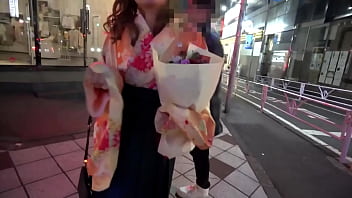 袴が開けて現れたのは真っ白スベスベむっちりボディ!!体は素直でビクンッビクンッと感度抜群!反応良し!!何度イカされても更に快感を求める相当ビッチな淫乱娘!sっ気たっぷり手コキ&フェラ炸裂! thumbnail