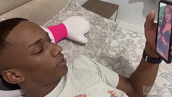 Olhando as fotos da minha madrasta de pau duro hoje vou comer a mulher do meu pa