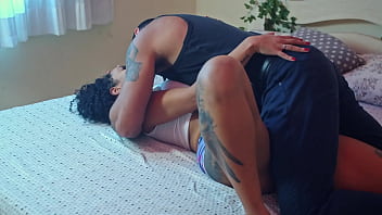 Não aguentei de tesão e deixei meu vizinho comer meu cuzinho reh princess