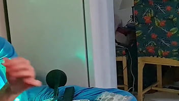 Provocando os safadinhos da internet camgirl