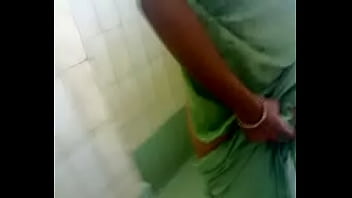 Desi Randi Pissing thumbnail