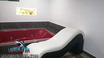 Prepago tiene sexo sin condon con un cliente extranjero