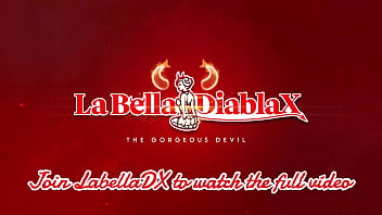 Pregnant belly labella stretches her hungry holes