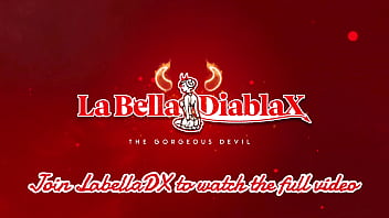 Pregnant belly labella stretches her hungry holes