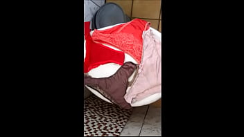 Casado De Calcinha Mexendo Nas Calcinhas Usadas Pela Dani thumbnail