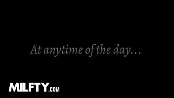 Monique mae is a hot milf who does it she’s got looks she cleans she cooks she sucks & rides