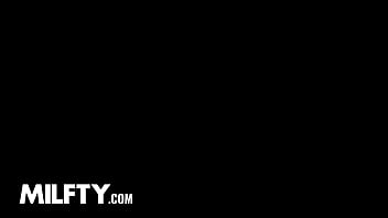 Monique mae is a hot milf who does it she’s got looks she cleans she cooks she sucks & rides