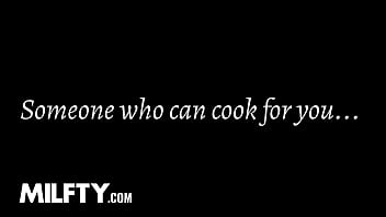 Monique mae is a hot milf who does it she’s got looks she cleans she cooks she sucks & rides