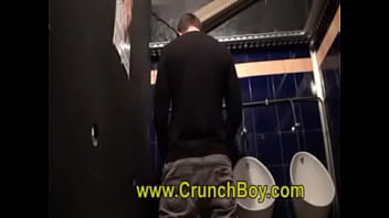 Je Suce La Grosse Bite De Mon Pote Dans Les Chiottes thumbnail